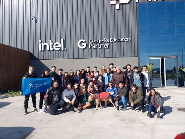 Visitamos Pixart con estudiantes de ingeniería